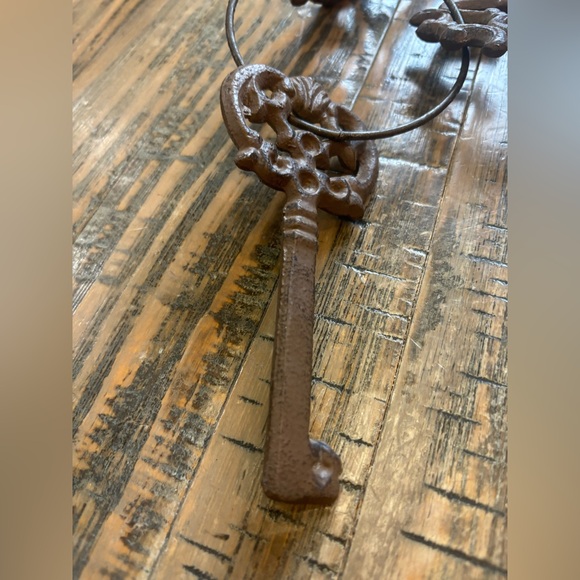 Metal Skeleton Keys Decor - Picture 8 of 9